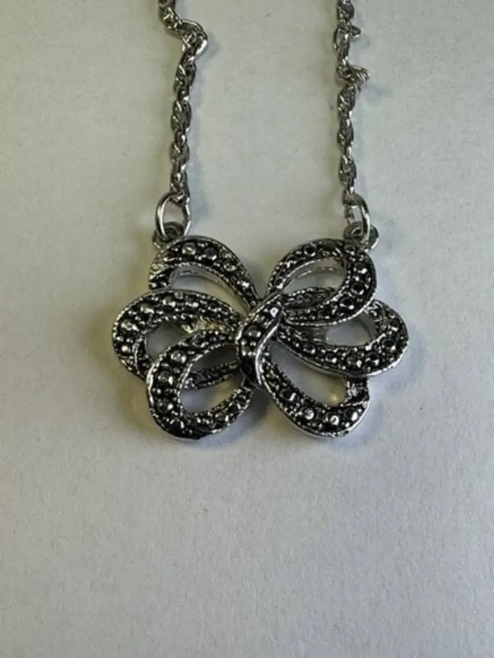 Vintage AVON Chain Necklace Bow Pendent Silver Tone 18” Jewelry